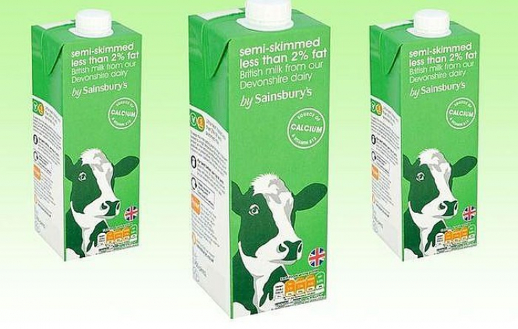 Cảnh báo lô sữa ít béo của Anh bị hỏng do nhiễm vi sinh vật