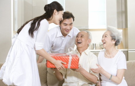 Nhà nội - nhà ngoại, biếu tiền tết bao nhiêu là đủ?