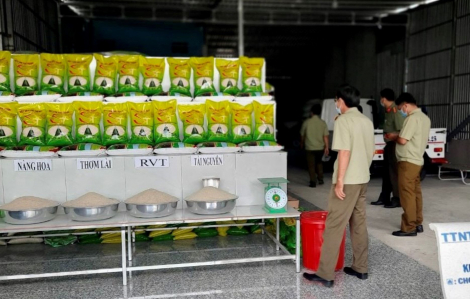 Phát hiện hơn 7 tấn gạo nghi giả nhãn hiệu gạo ngon nhất thế giới