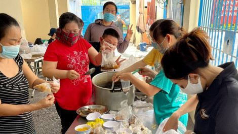 Những bàn tay không quen: Bàn tay mà ta thương