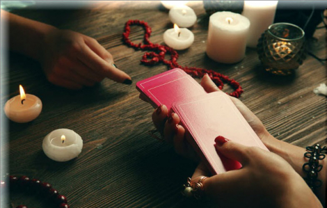 Vợ mê cúng bái, bói toán, chồng sống trong áp lực nặng nề