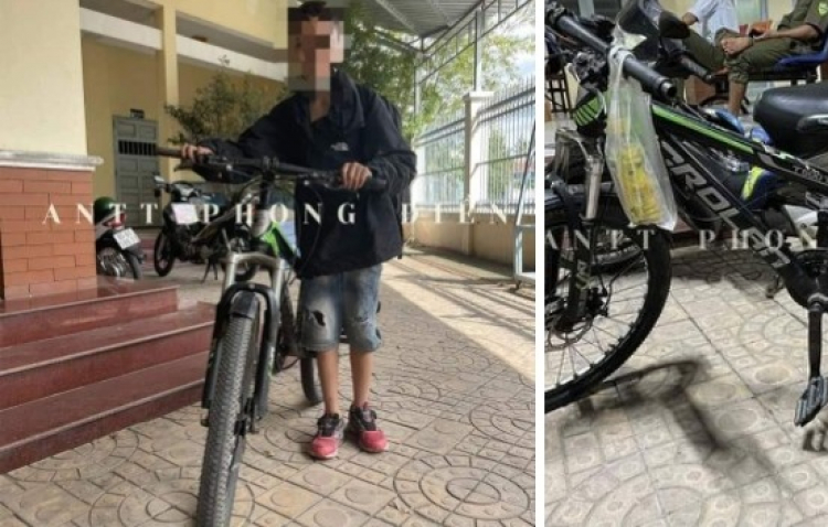 A 13-year-old boy rides a bicycle from Ho Chi Minh City to Can Tho to visit his girlfriend he met online