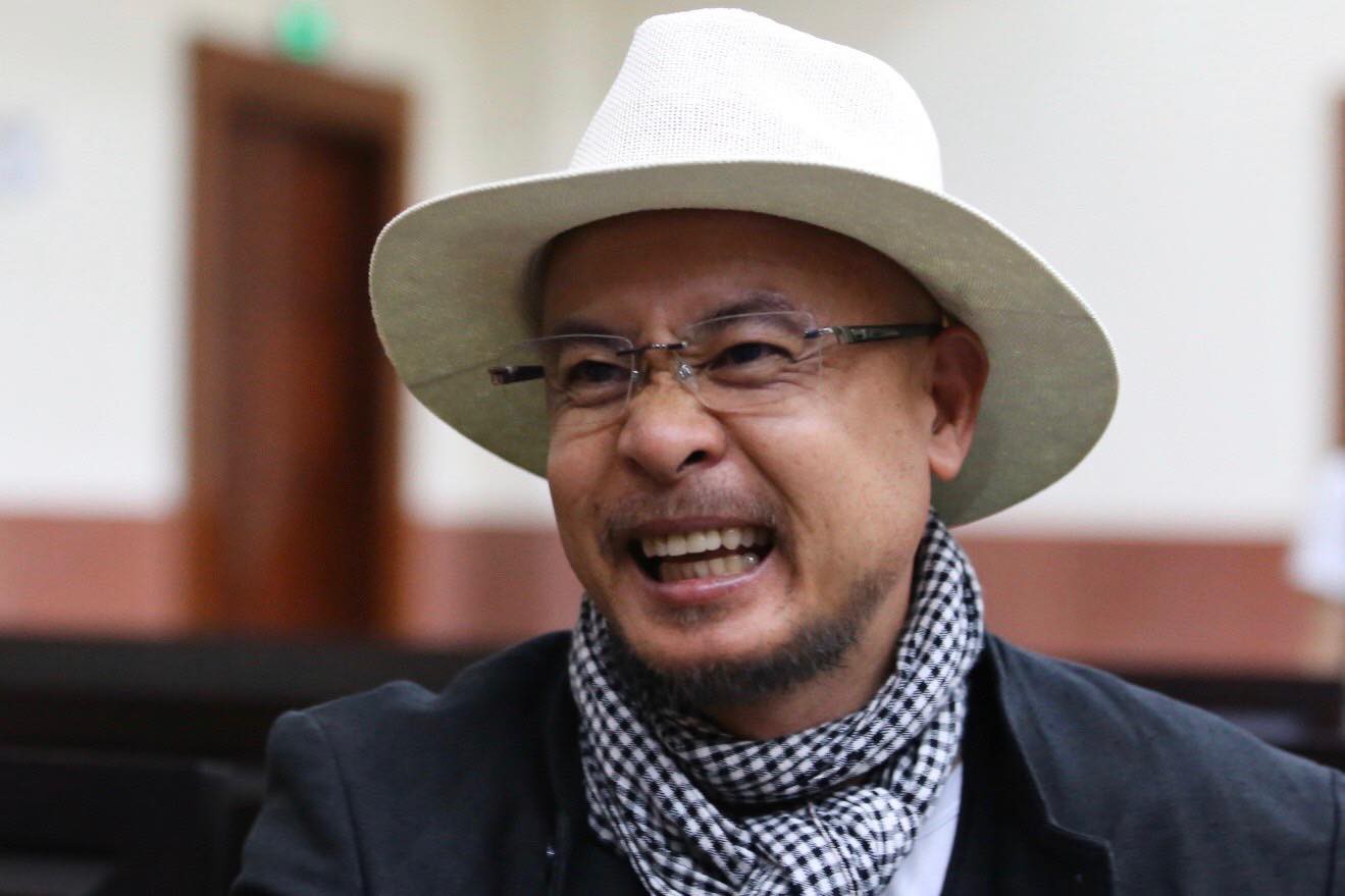 Nghe VietNamNet: Bà Diệp Thảo lại nhập viện, toà tạm ngưng xem xét giấy bệnh