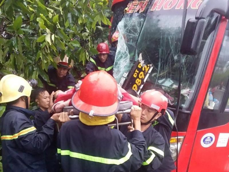 Nghe VietNamNet: Tai nạn xe khách tại Bình Dương, hàng chục người kêu cứu