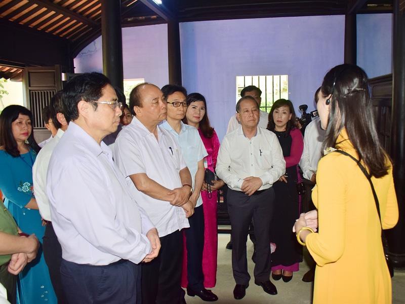 Nghe VietNamNet: Thủ tướng dâng hương tại nhà lưu niệm Chủ tịch Hồ Chí Minh