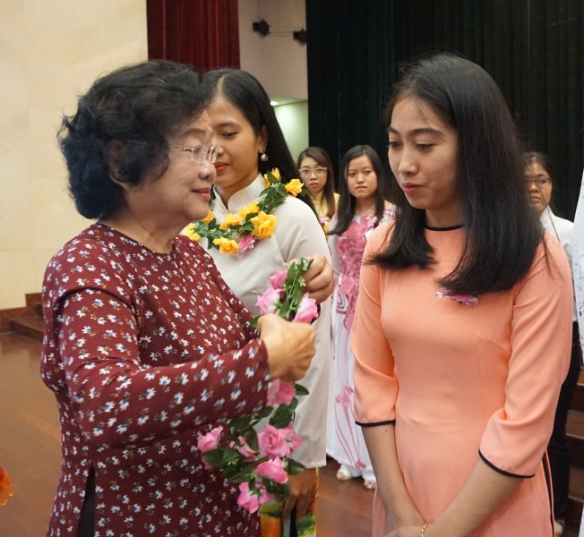 Nghe VietNamNet: TP.HCM: Hơn 500 sinh viên nhận Học bổng Khuyến tài