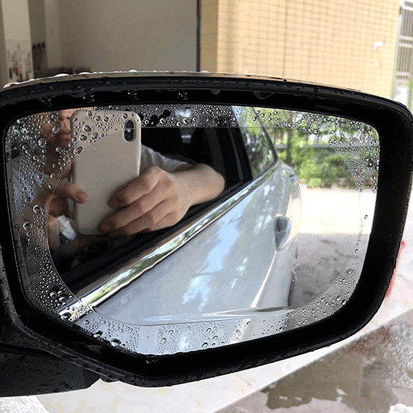 Miếng dán chống nước trên gương ô tô có thật sự hiệu quả? - VietNamNet