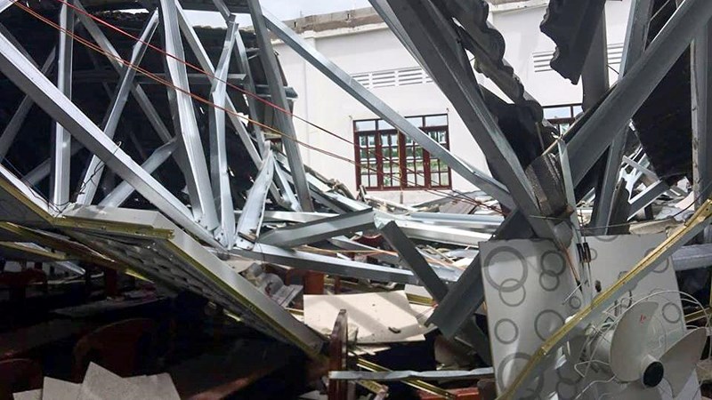 Khánh thành 8 tháng, hội trường thị trấn 15 tỉ đã sập mái - ảnh 2