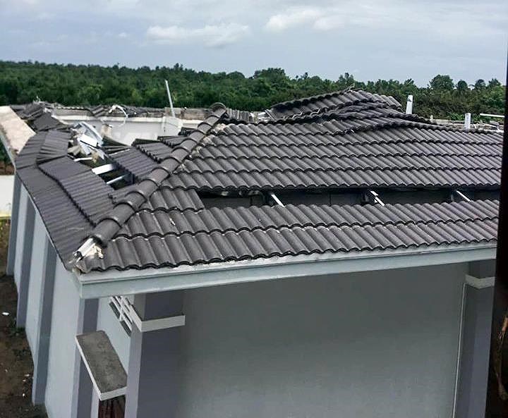 Khánh thành 8 tháng, hội trường thị trấn 15 tỉ đã sập mái - ảnh 1