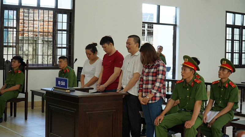 Hai nữ giáo viên bị 4 anh em lừa tiền qua Facebook, Zalo - ảnh 1