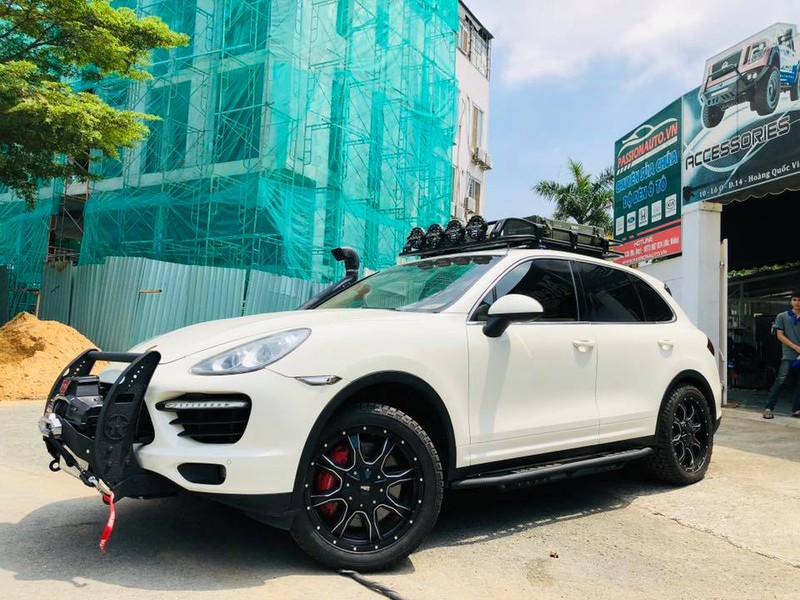 'Đột nhập' xưởng độ xe nức tiếng Sài Gòn - ảnh 1