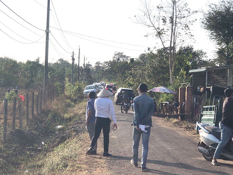 Giữa mùa dịch, nhiều nơi vẫn sốt đất - ảnh 1