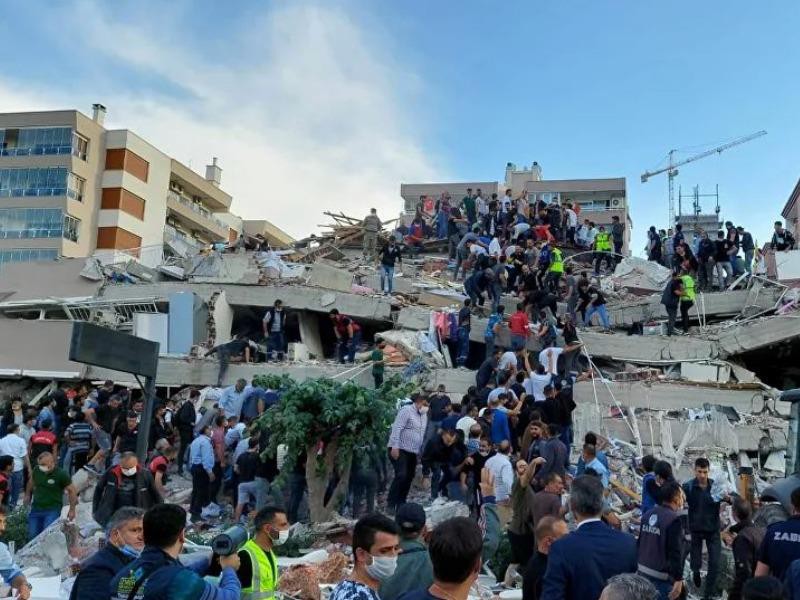 Động đất Thổ Nhĩ Kỳ-Hy Lạp, 20 tòa nhà sập, 800 thương vong - ảnh 1