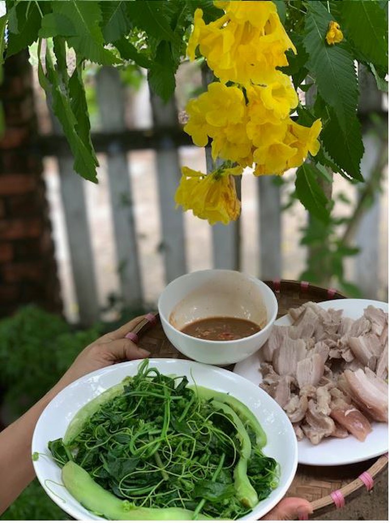 Ngọn nhãn lồng chấm mắm nêm ăn ngon phải biết - ảnh 4