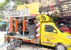 Barbershops in pickup trucks give free haircuts to poor residents in HCMC