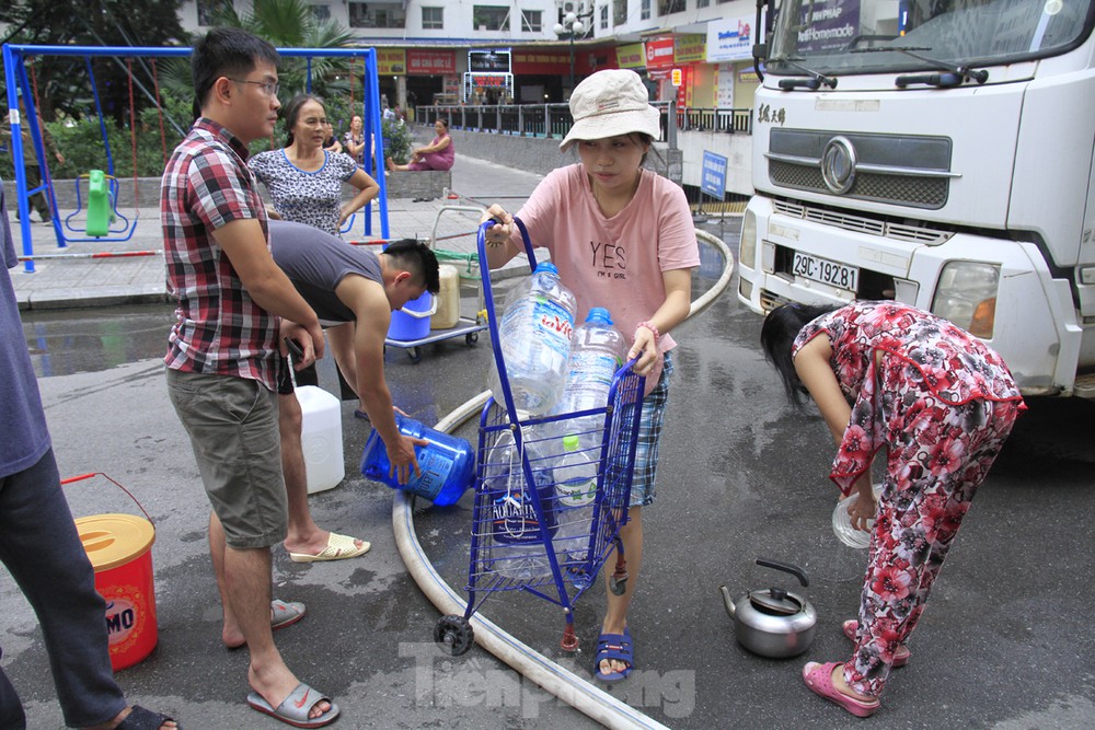 Nghe VietNamNet: Tìm ra nguyên nhân nước miễn phí cho cư dân HH Linh Đàm có mùi tanh, vẩn đục