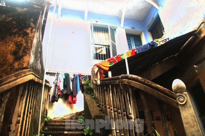 Cận cảnh những khu tập thể “ổ chuột”, nguy cơ đổ sập ở trung tâm Đà Nẵng - ảnh 1