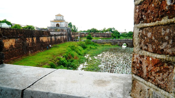 Chiêm ngưỡng những pháo đài cổ độc đáo hàng trăm năm trên Thượng thành Huế sau đại di dân - ảnh 1