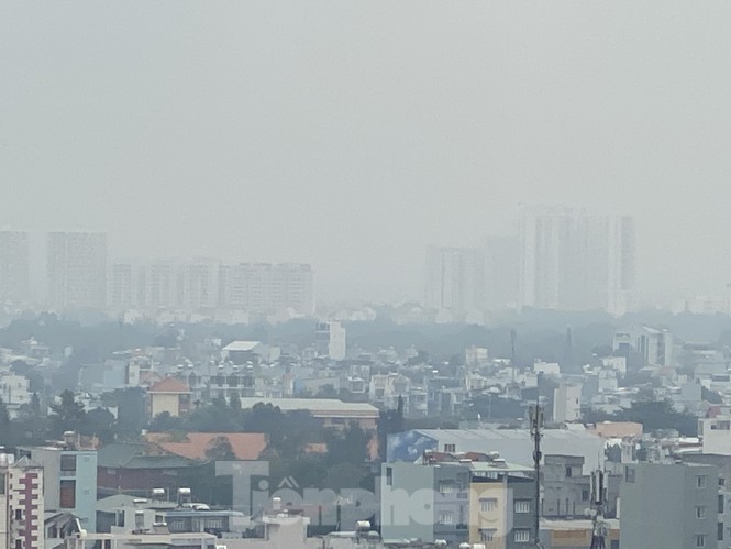 Nghe VietNamNet: Sương mù ở TPHCM do ô nhiễm nghiêm trọng