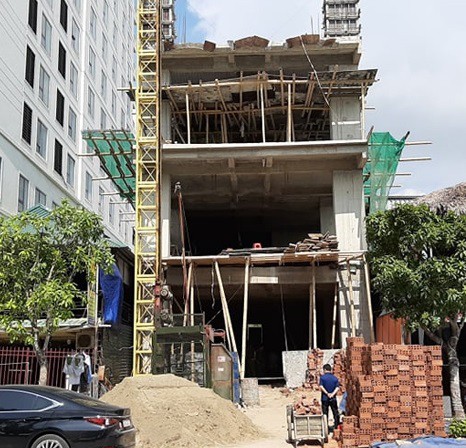 Nghe VietNamNet: Thêm nạn nhân tử vong vụ ngạt khí dưới hầm khách sạn