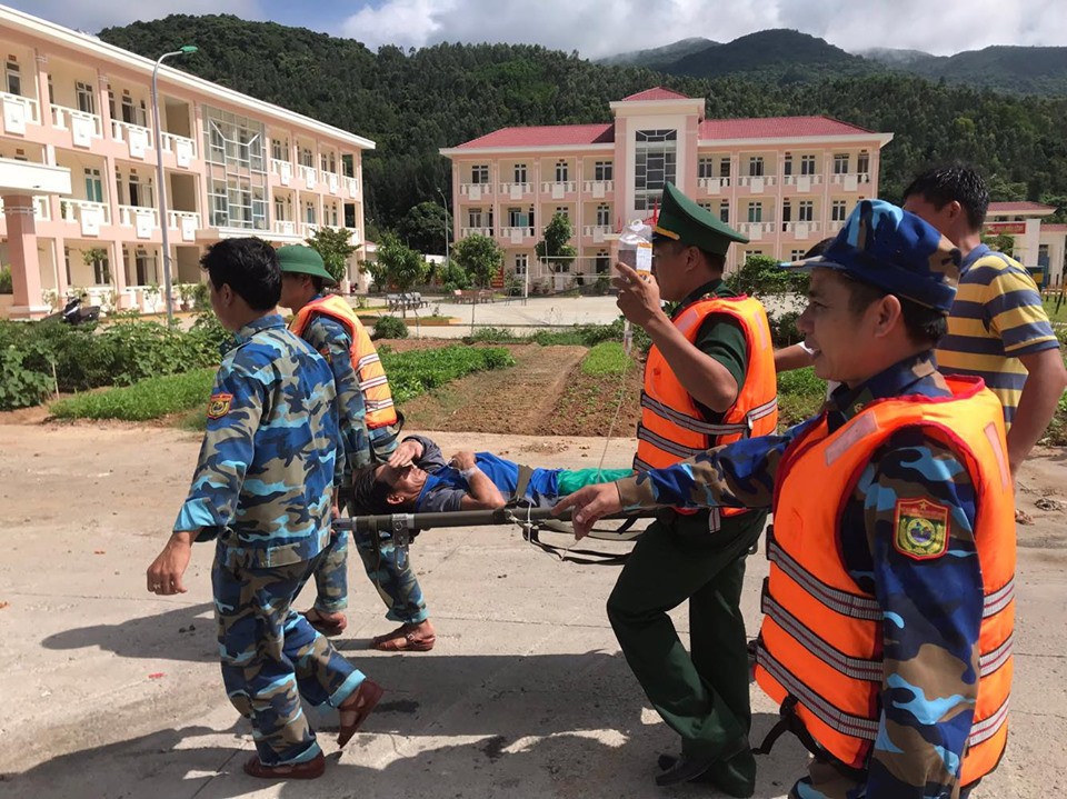 Nghe VietNamNet: 5 ngư dân ngộ độc trên biển, thuyền trưởng tử vong