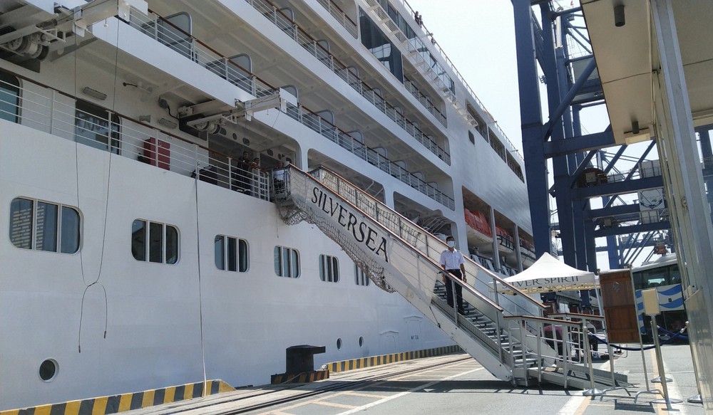 Tàu du lịch chở hơn 800 khách từ nhiều quốc gia không vào TP.HCM