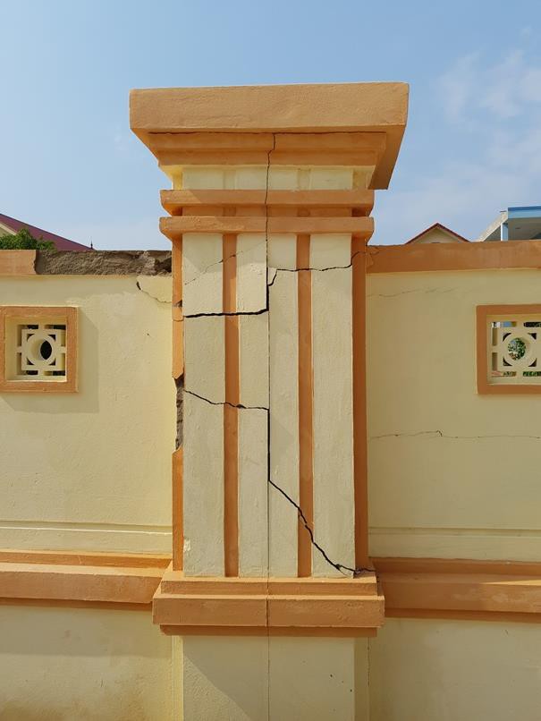 Cận cảnh tòa nhà thành ủy 100 tỉ, vừa xây xong đã nứt toác - ảnh 6