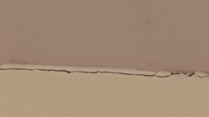 Cận cảnh tòa nhà thành ủy 100 tỉ, vừa xây xong đã nứt toác - ảnh 2