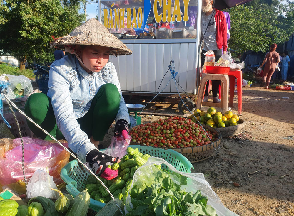 Chợ 'chồm hổm' độc đáo ở An Giang, họp chỉ 1 tiếng là 'giải tán' 6