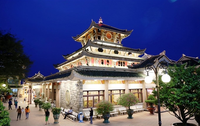 Tourist destinations nationwide reopen their doors