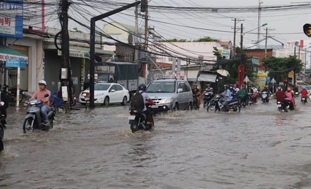 Can Tho: One dies, 180 houses damaged in heavy rain