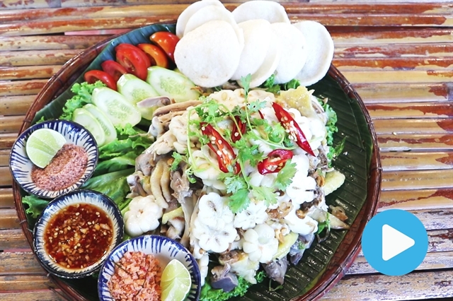 Vietnamese food: Chicken salad with mangosteen
