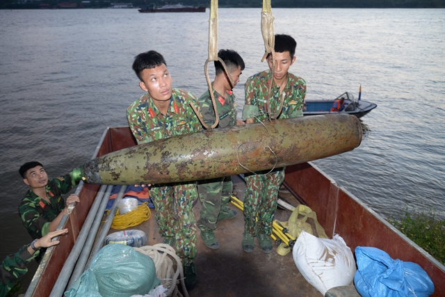 Unexploded bomb from American War pulled from Hanoi's Red River