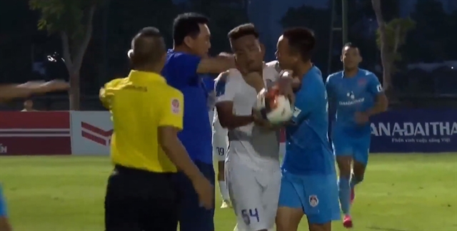An Giang coach wants Pho Hien players and coach disciplined over fracas