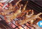 Vietnamese food: Grilled chicken feet