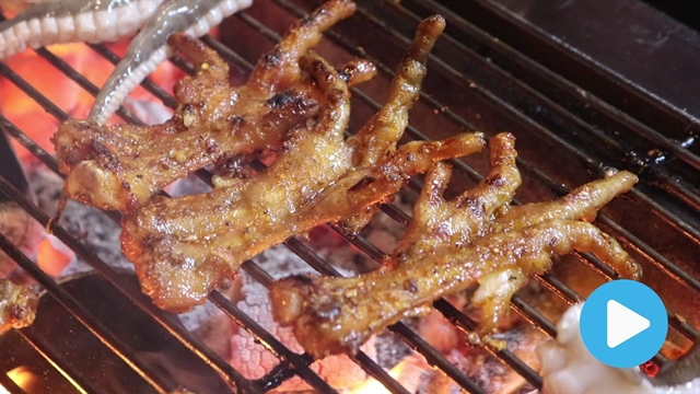 Vietnamese food: Grilled chicken feet