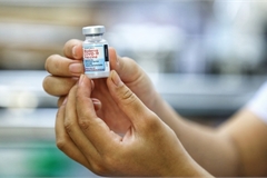 1.3 million doses of Moderna COVID-19 vaccines arrive in VN through COVAX