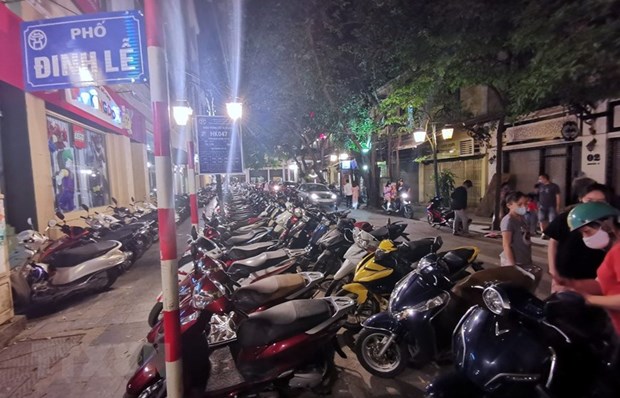 Businesses continue to encroach on pavements in Hanoi