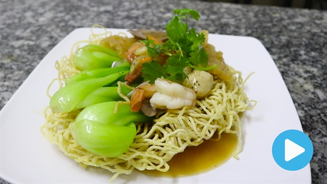 Vietnamese food: Stir-fried noodles