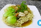 Vietnamese food: Stir-fried noodles