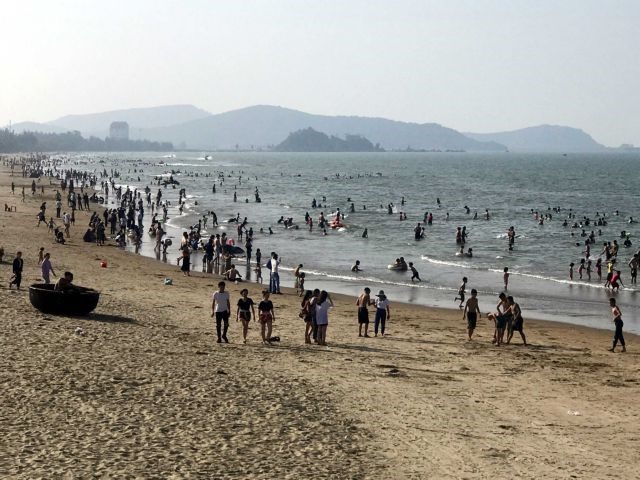 Tourism sites busy on holidays after social distancing eased