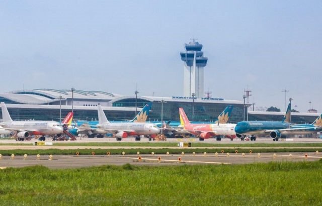 Sixteen localities agree to resume domestic flights, except for Hanoi