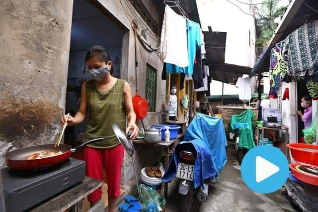 No one left behind: Hanoi's dialysis patients get help amid COVID-19