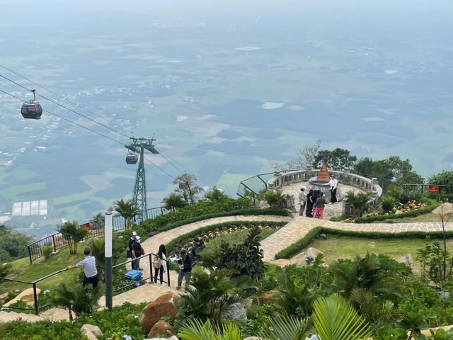 HCM City kickstarts domestic travel with closed tours to safe destinations