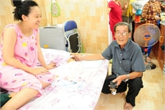 Đà Nẵng motel helps young poor parents