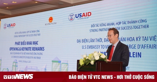 Đại biện Lâm thời Mỹ tại Việt Nam: Sự tăng trưởng điện mặt trời tại Việt Nam trong hai năm qua là rất khích lệ