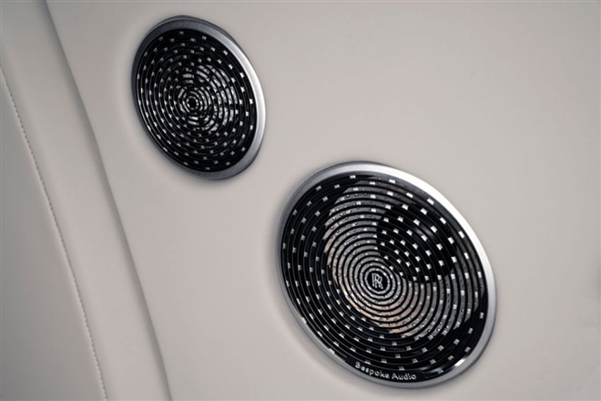 Khám phá Rolls-Royce Phantom Iridescent Opulence gắn 3.000 lông vũ - 9