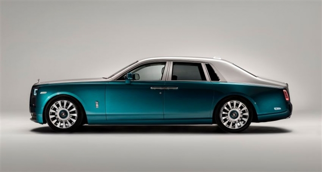 Khám phá Rolls-Royce Phantom Iridescent Opulence gắn 3.000 lông vũ - 3