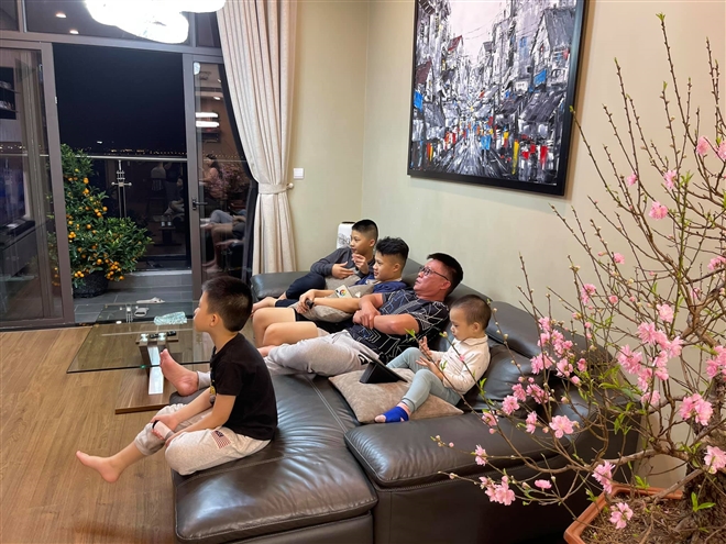 BTV Trần Quang Minh: Chăm 4 cậu con trai cũng bình thường thôi - 4