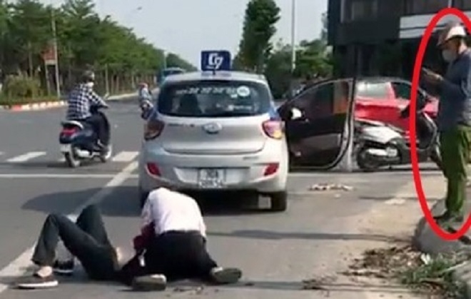 Kỷ luật chiến sĩ công an thản nhiên gọi điện mặc tài xế vật lộn tên cướp hung ác - 1